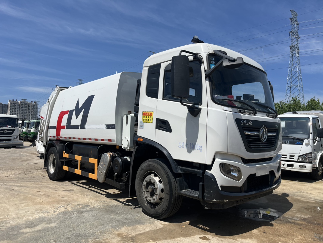 二手福龍馬14方壓縮 2??年份：2021年6月 3??發動機：康機230馬力，國六 4??底盤配置：東風天錦底盤，4500軸距，六檔變速箱，275真空胎 5?